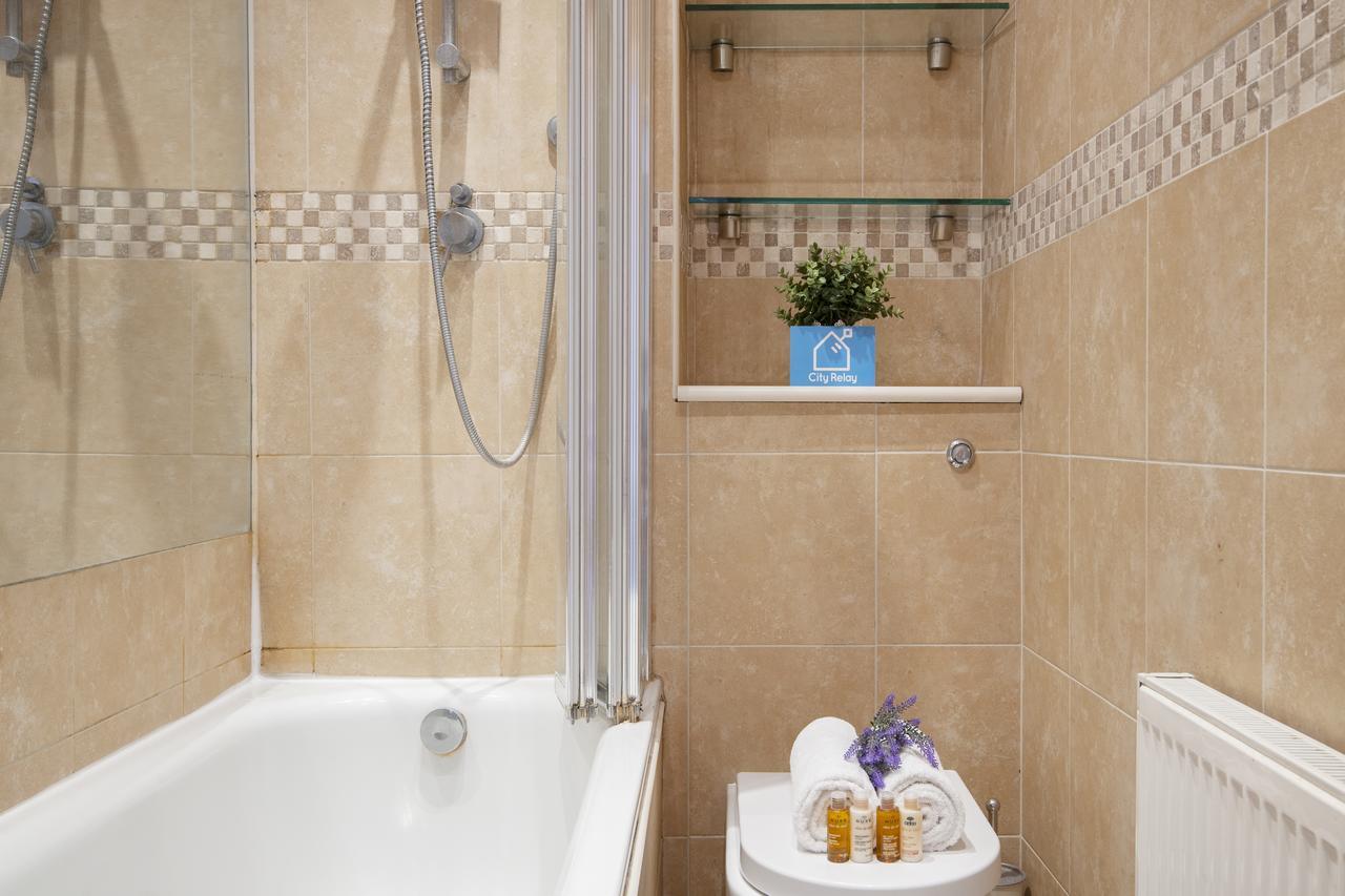Bright Gratton Road Apartment London Kültér fotó