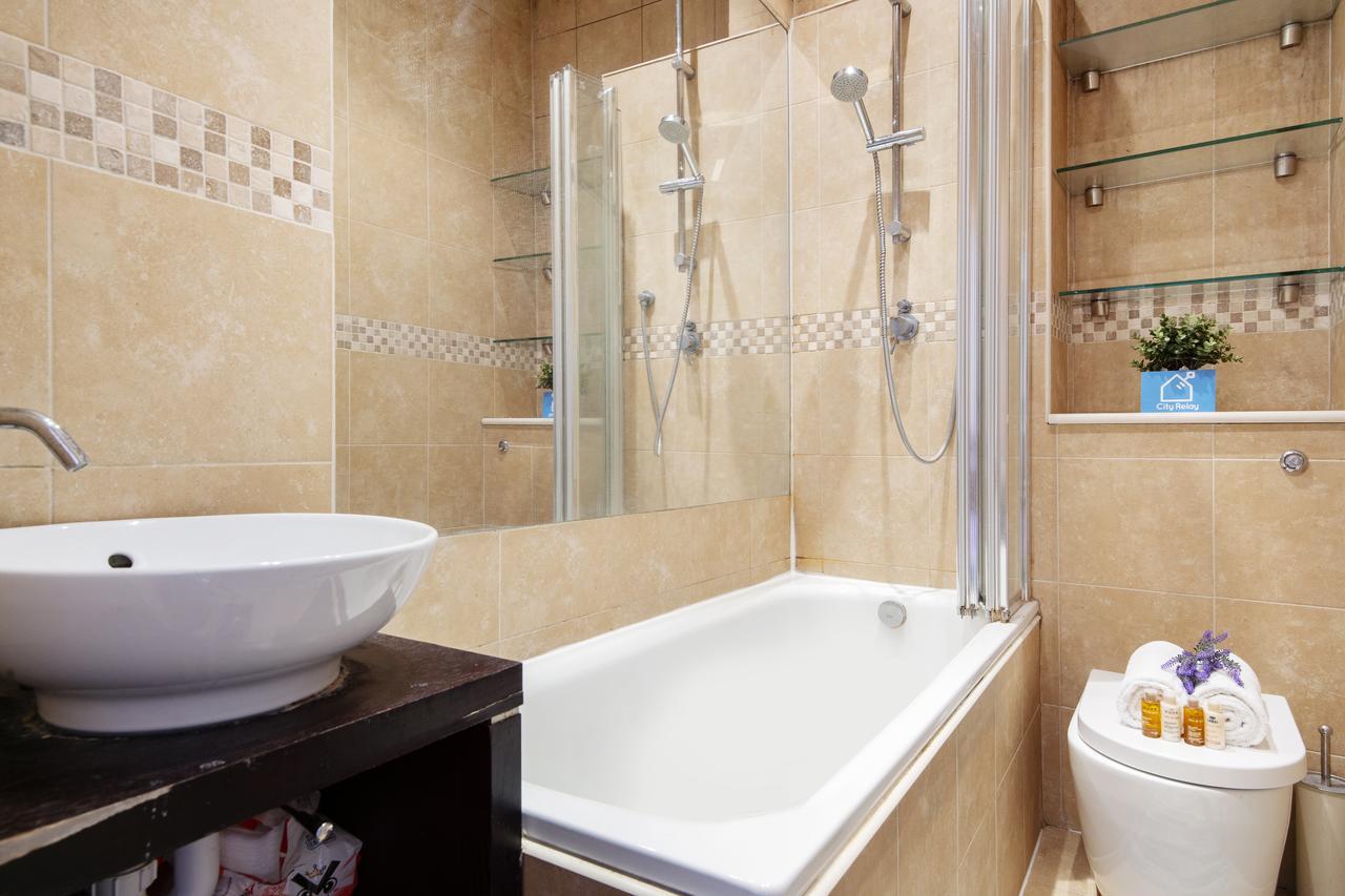 Bright Gratton Road Apartment London Kültér fotó